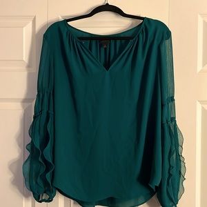 Women's fashion top. Size L. Excellent condition. Bottle green. Full sleeves.